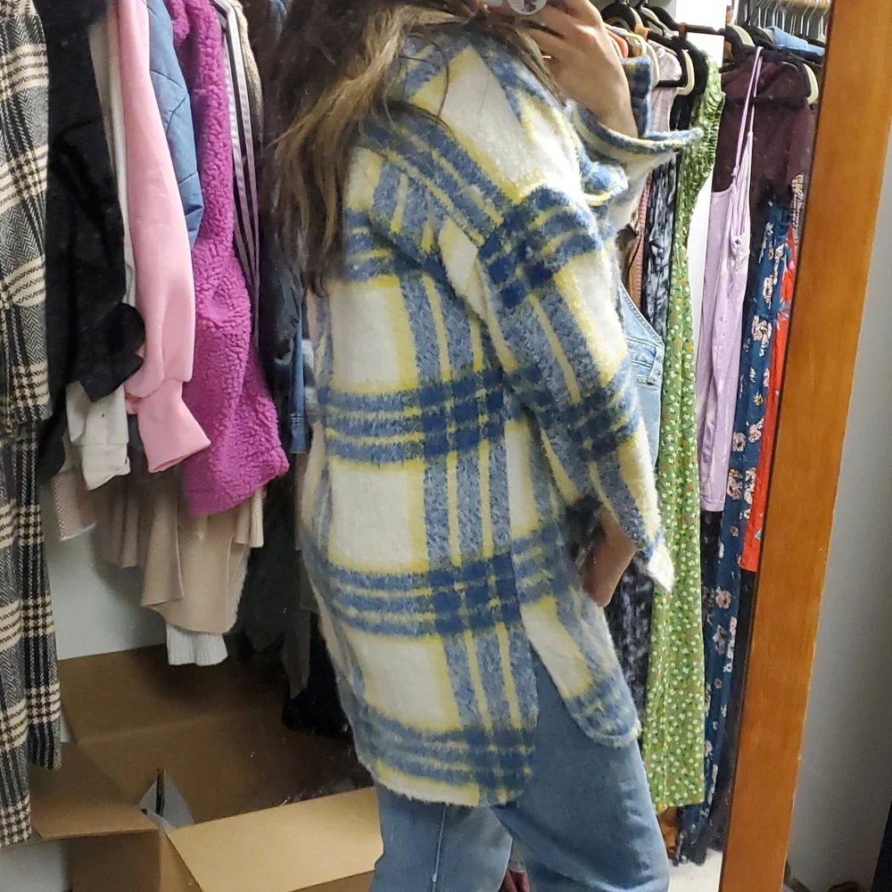 Shacket - Picture 3 of 3